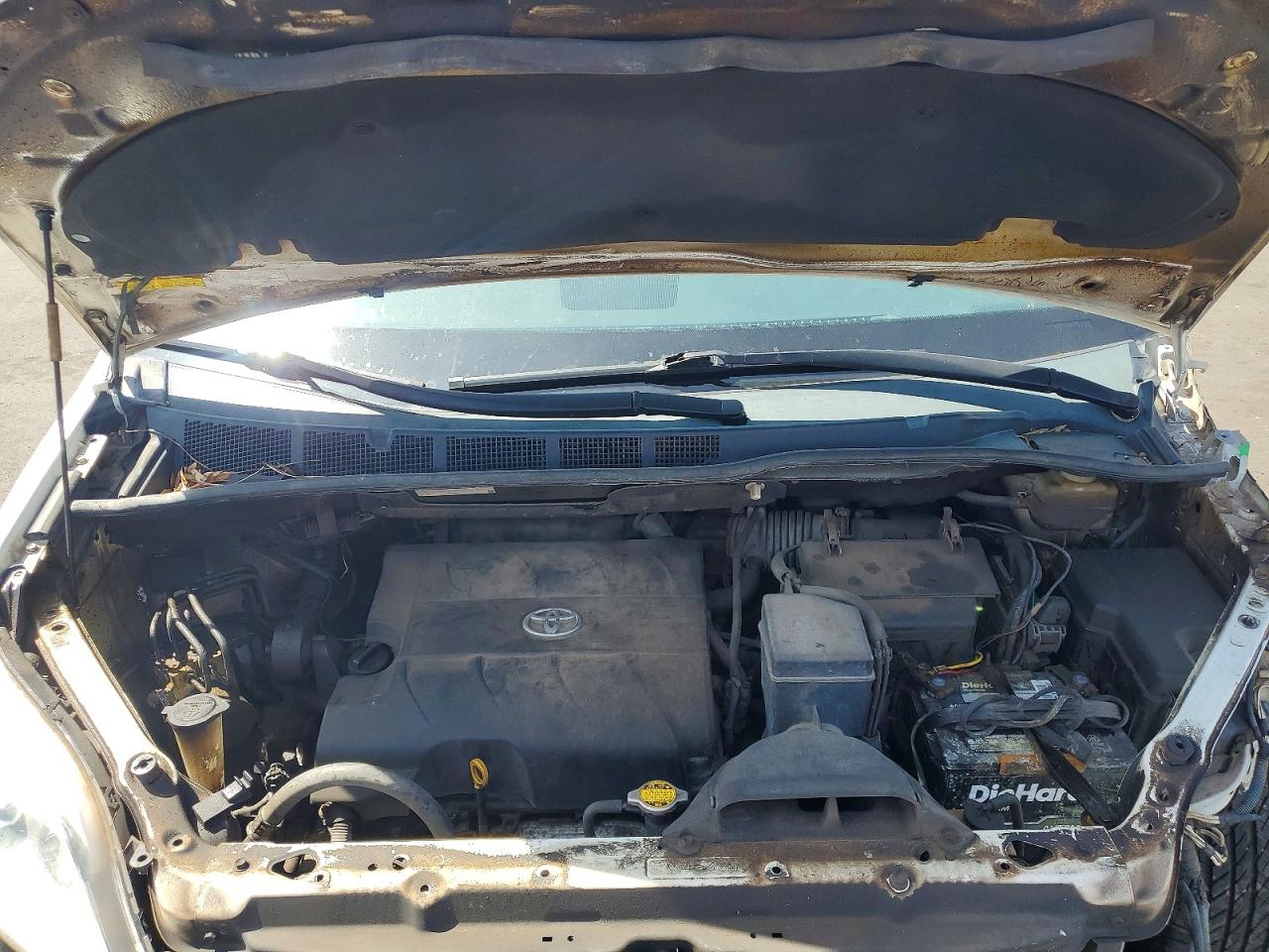 TOYOTA SIENNA 2011 — 13