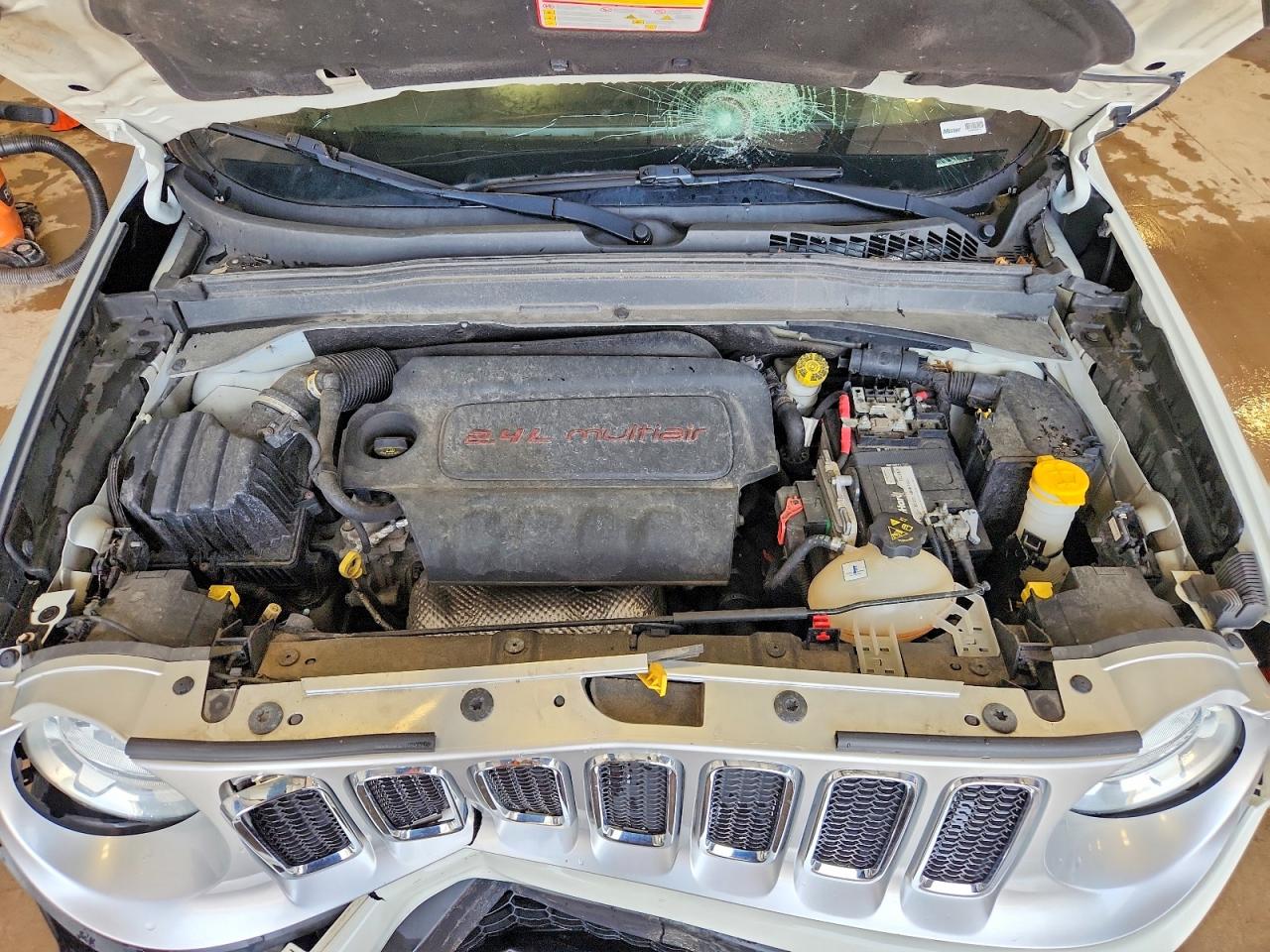 JEEP RENEGADE 2015 — 12
