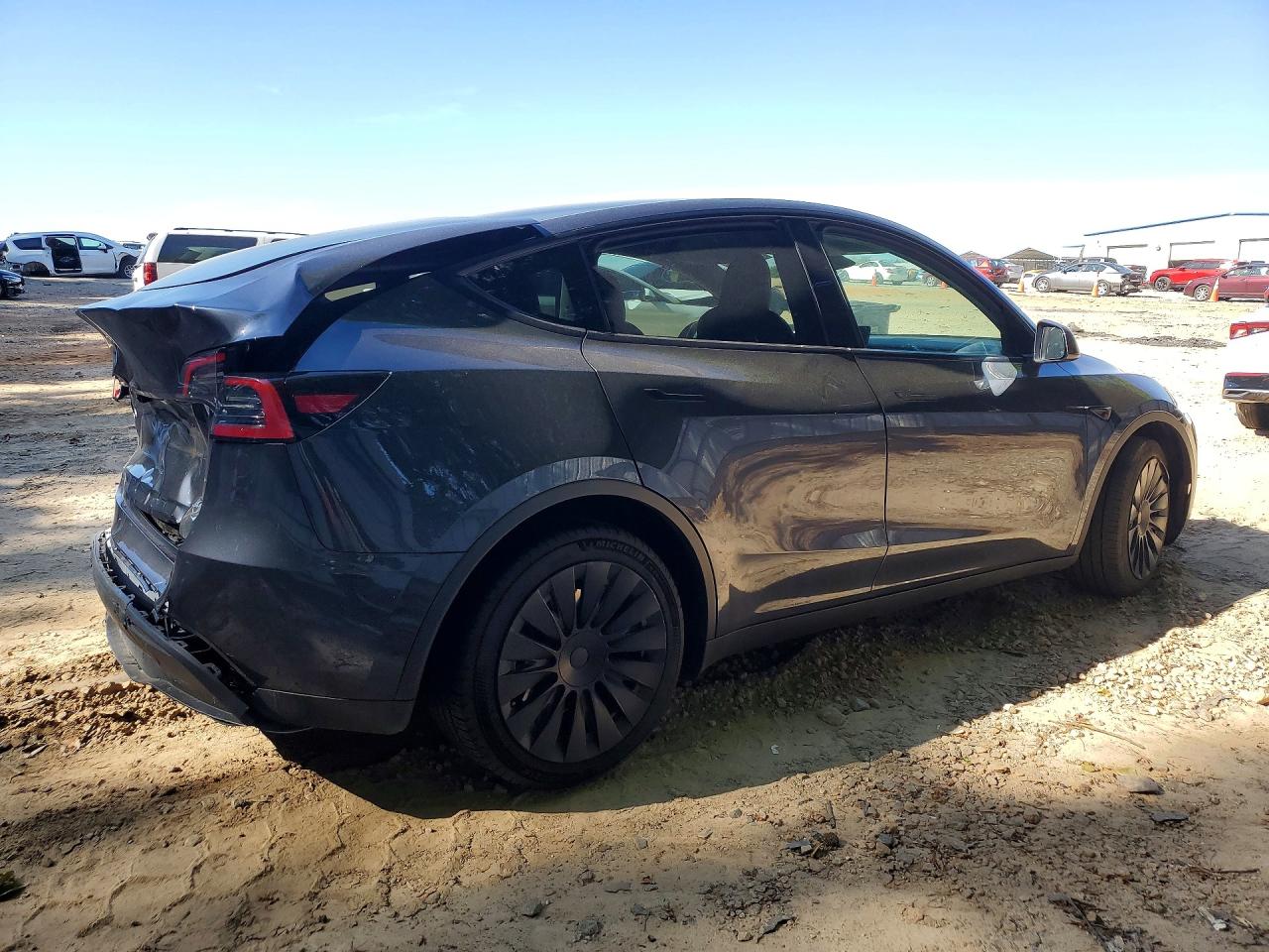 TESLA MODEL Y 2024 — 4