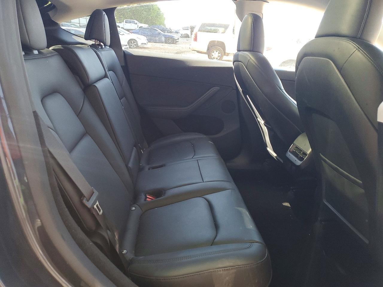 TESLA MODEL Y 2024 — 11