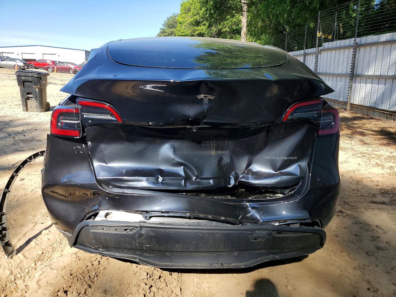 TESLA MODEL Y 2024 — 7