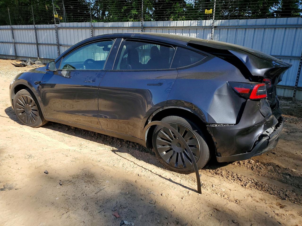 TESLA MODEL Y 2024 — 3