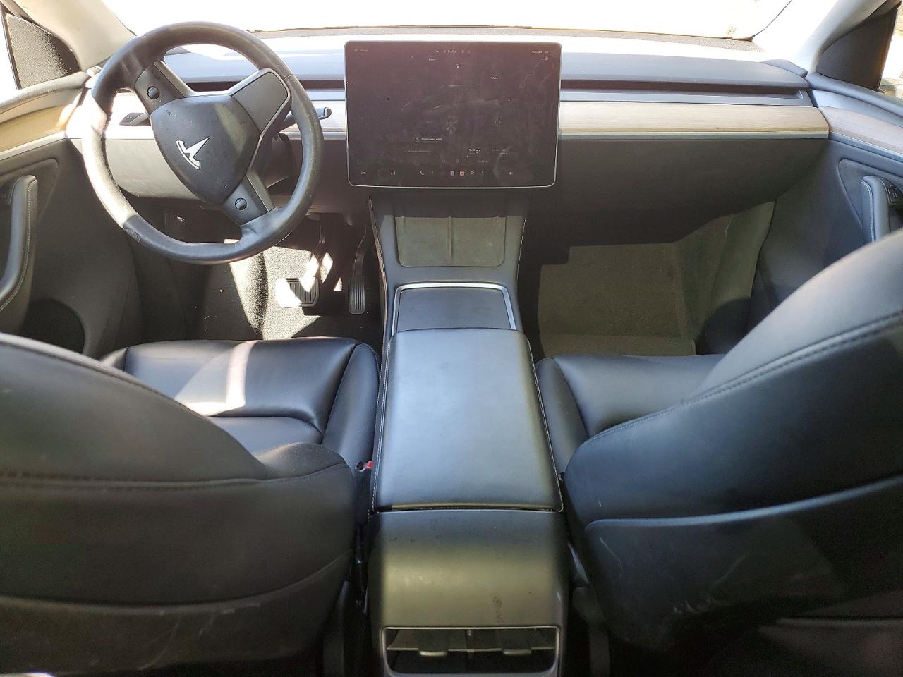 TESLA MODEL Y 2024 — 9