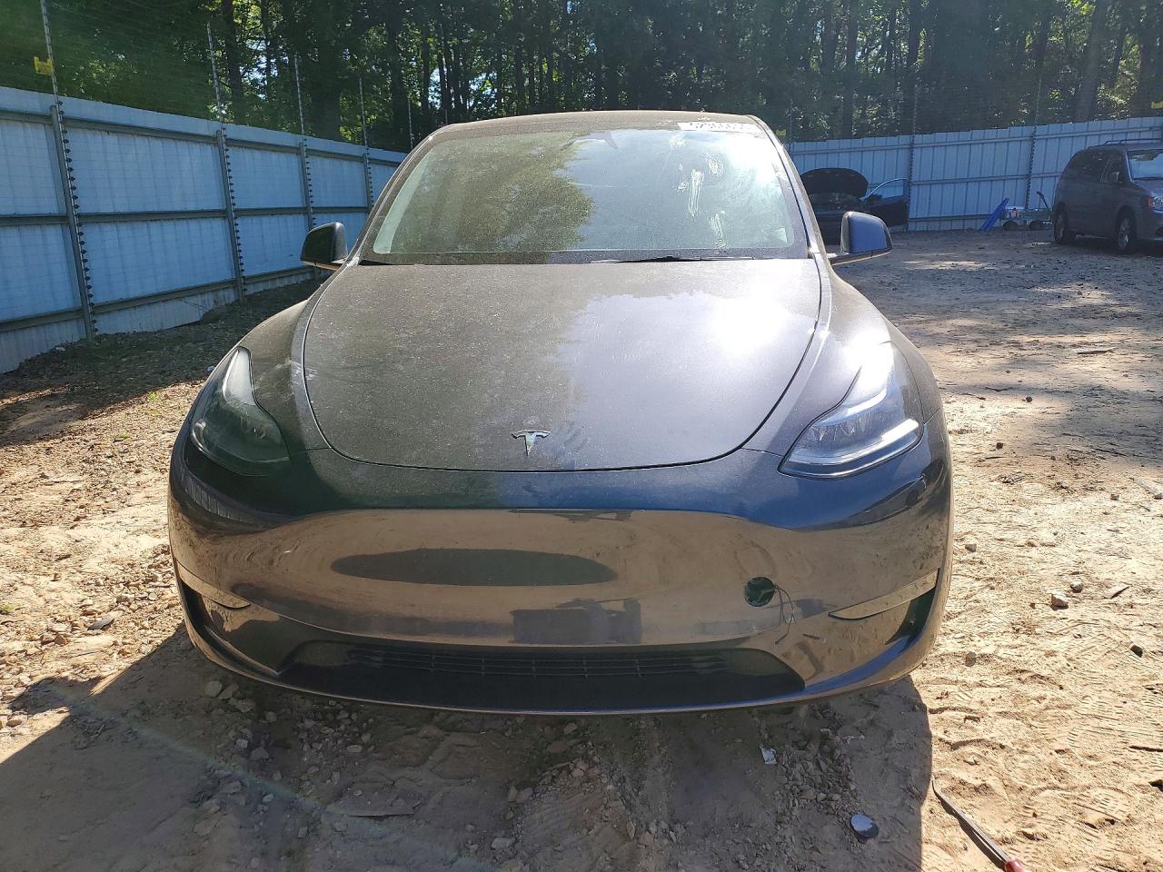 TESLA MODEL Y 2024 — 6