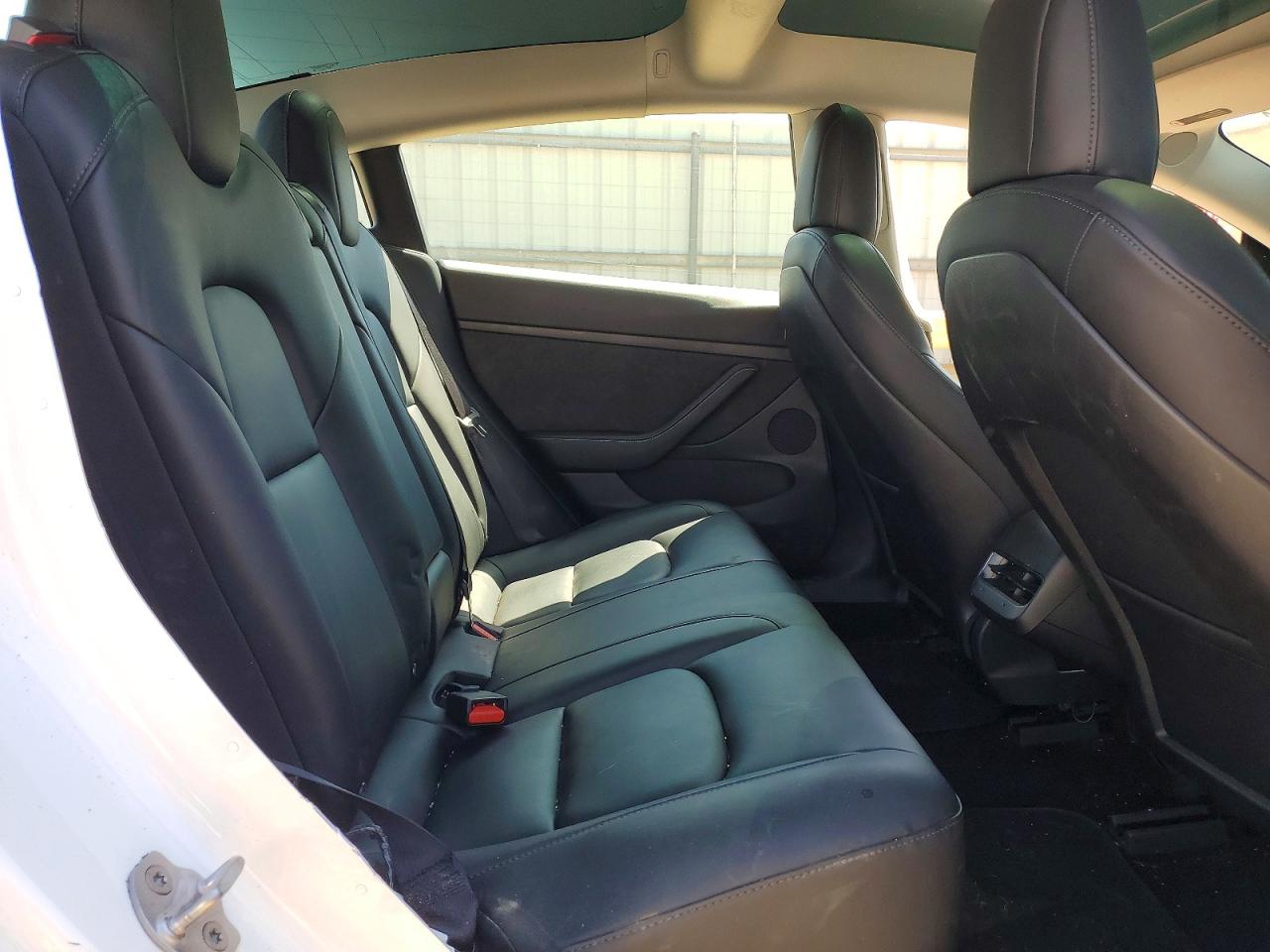 TESLA MODEL 3 2022 — 11