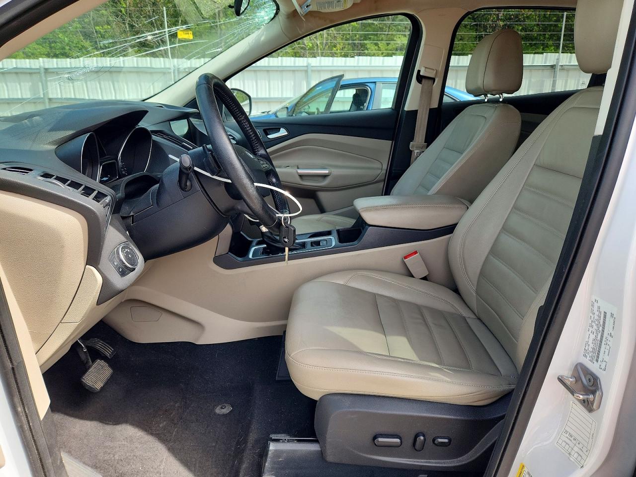 FORD ESCAPE 2017 — 8