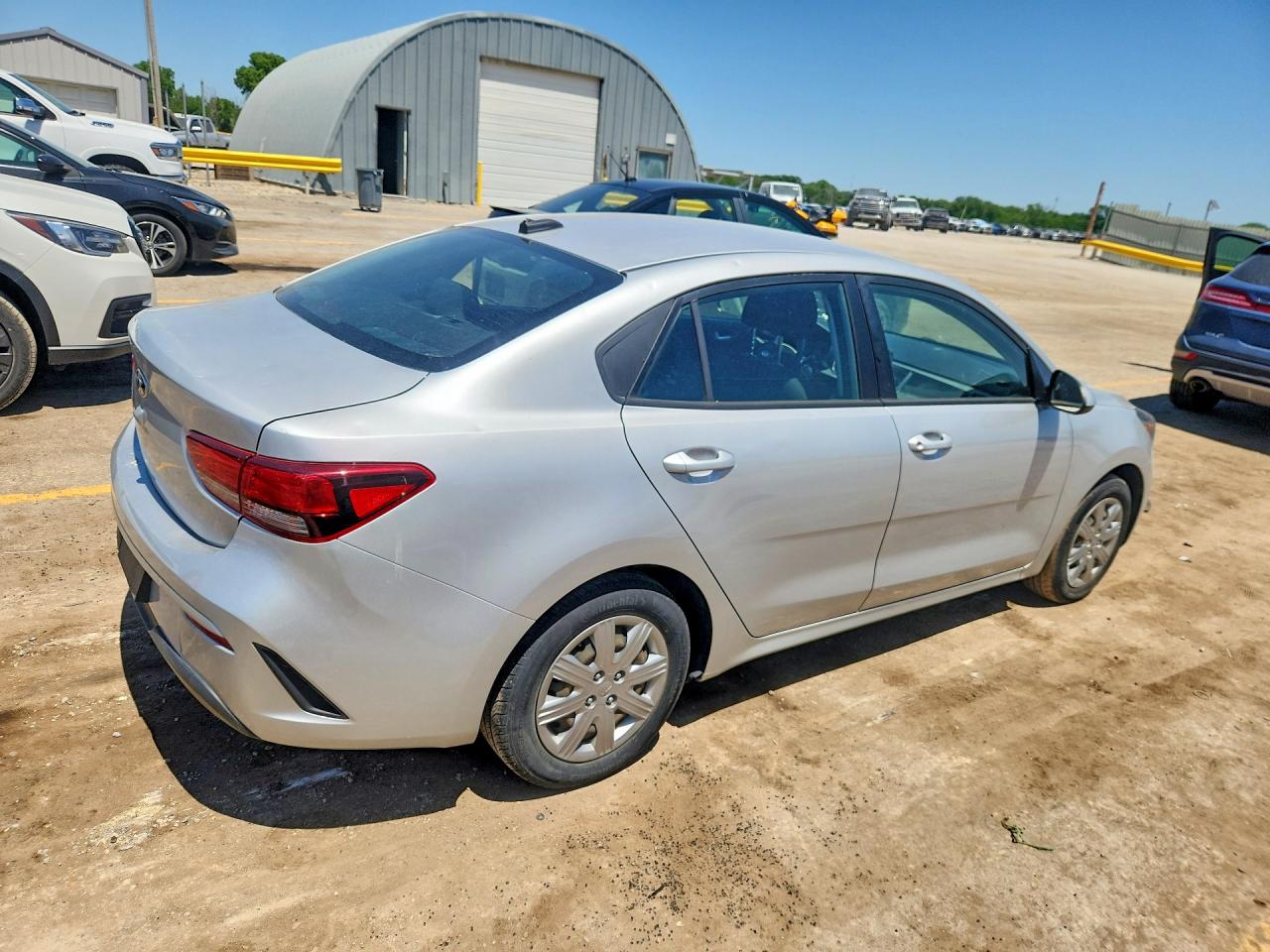 KIA RIO 2021 — 4