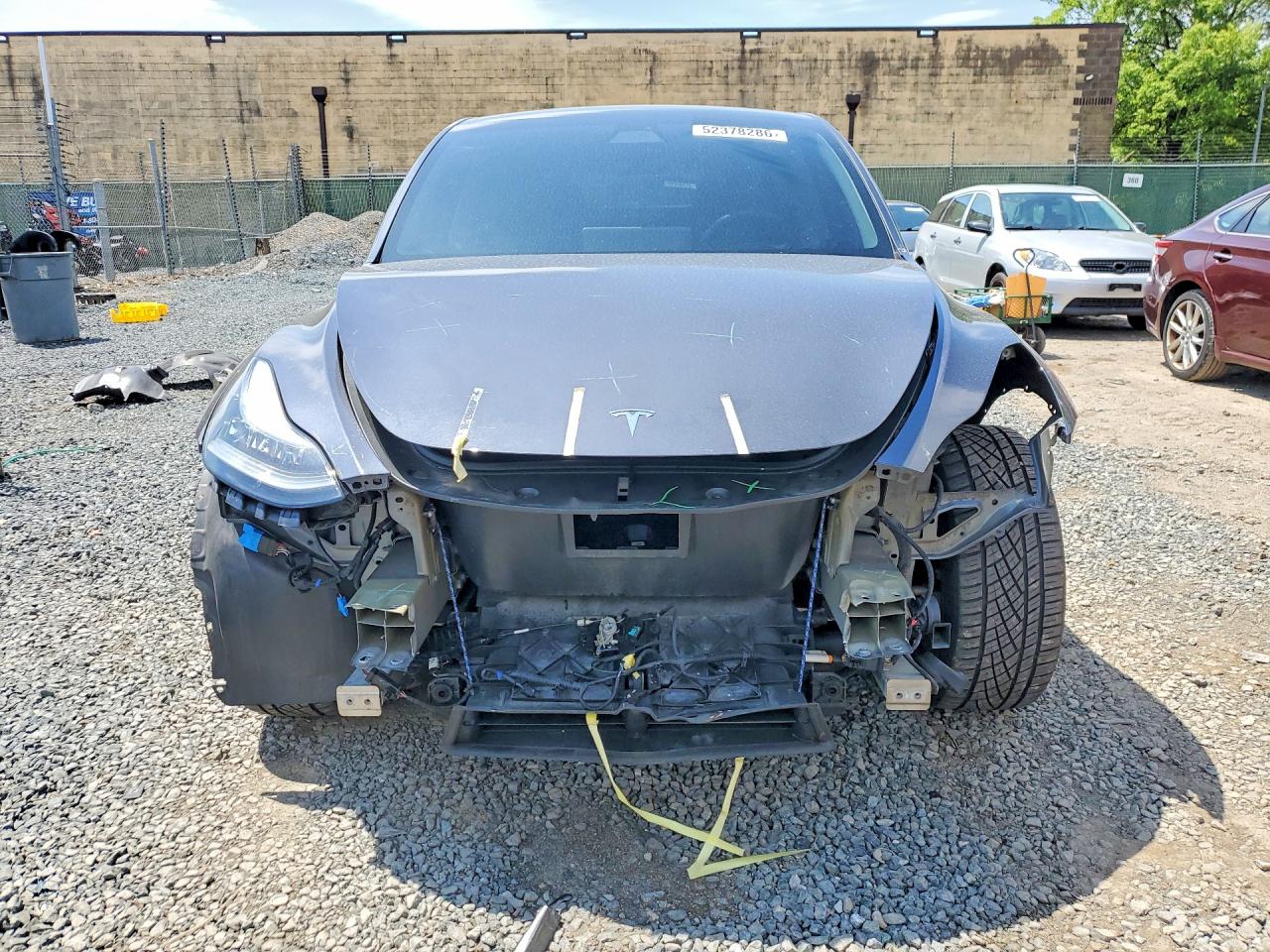 TESLA MODEL Y 2021 — 6