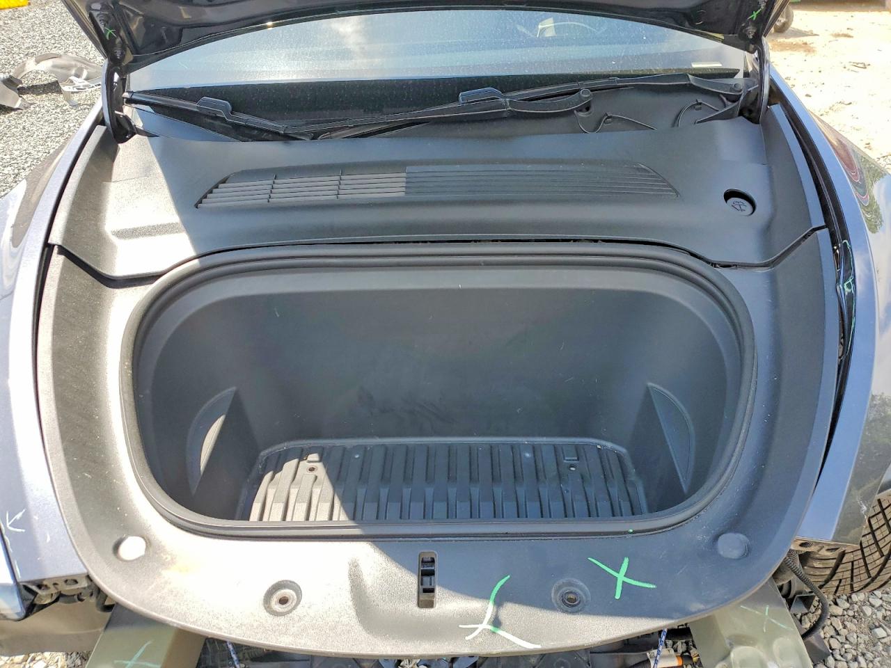 TESLA MODEL Y 2021 — 12