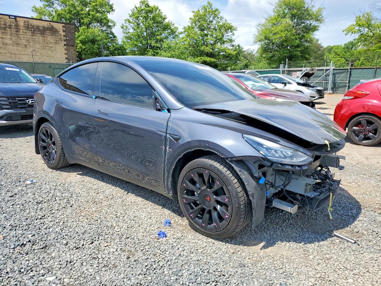 TESLA MODEL Y 2021 — 5