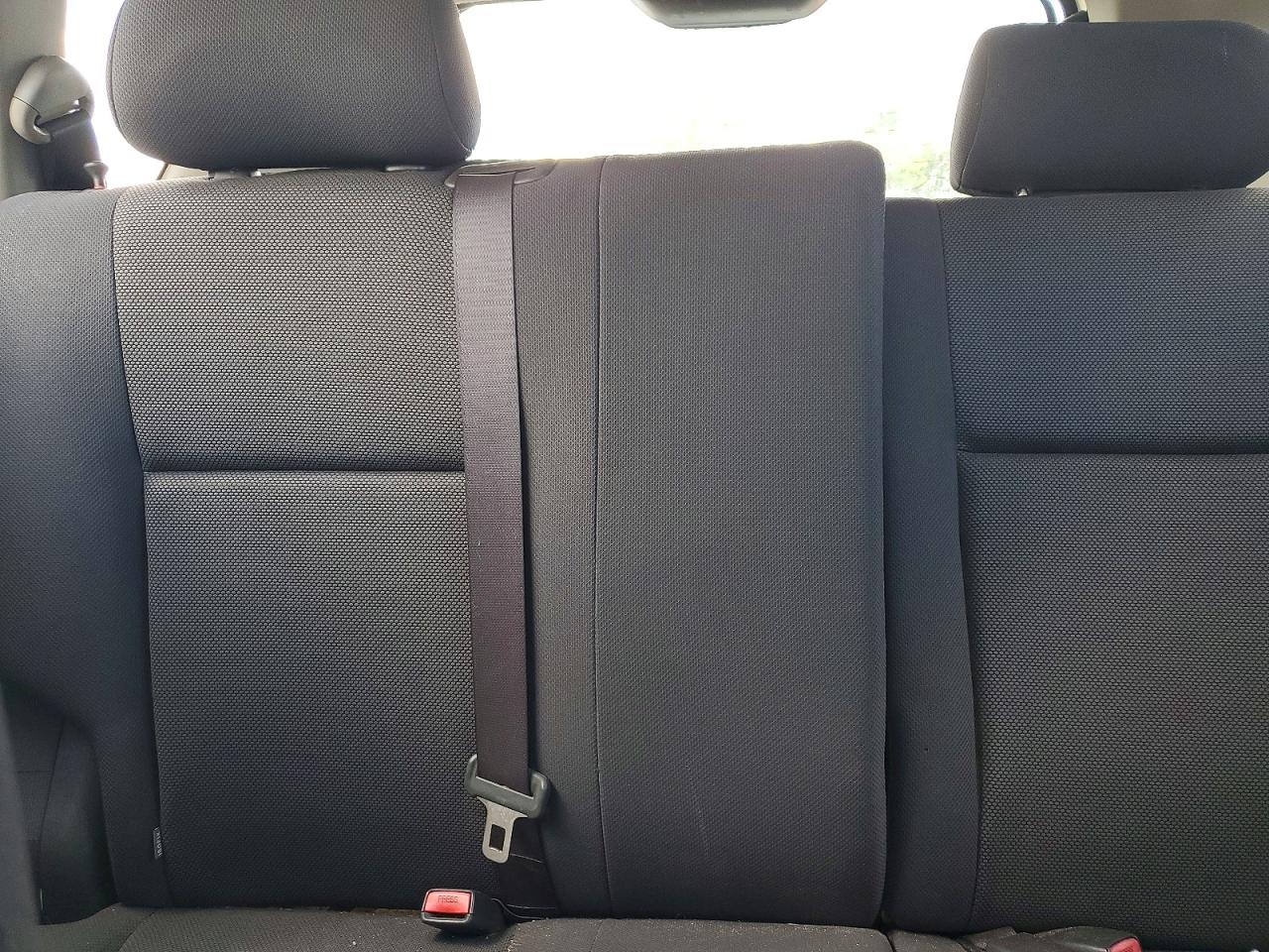 PONTIAC VIBE 2004 — 11