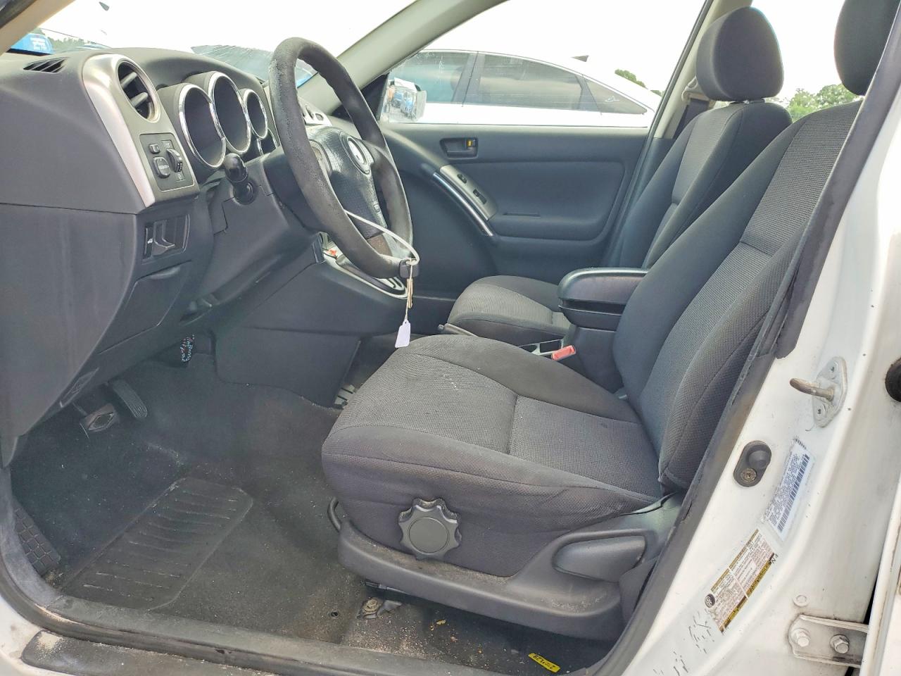 PONTIAC VIBE 2004 — 8
