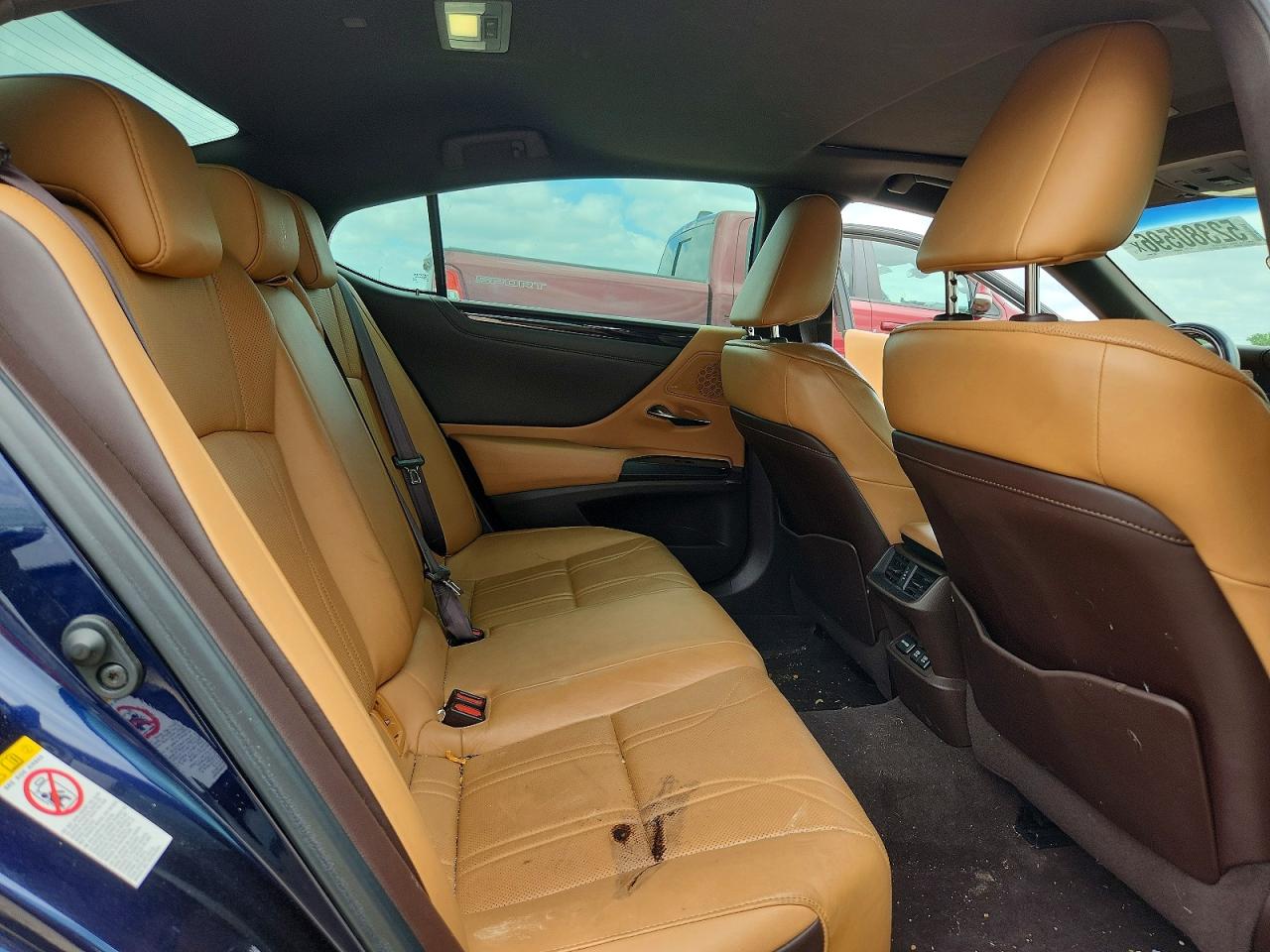 LEXUS ES 2019 — 11