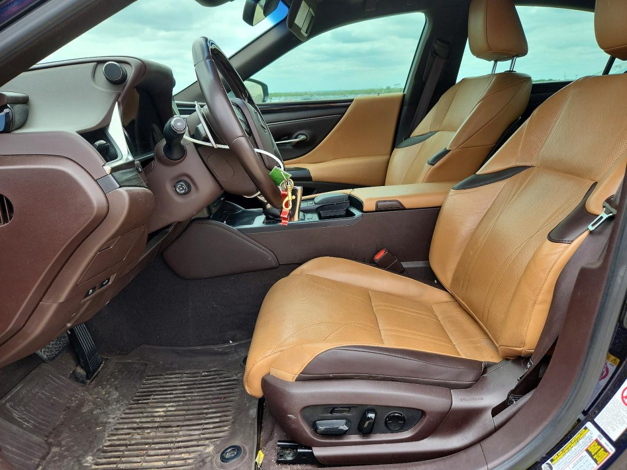 LEXUS ES 2019 — 8