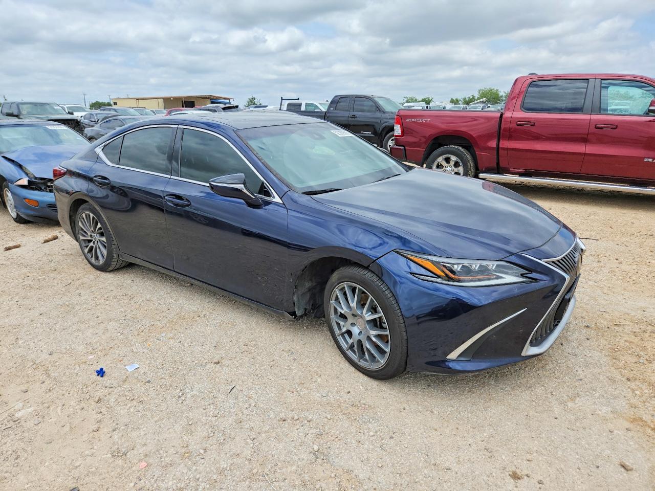 LEXUS ES 2019 — 5