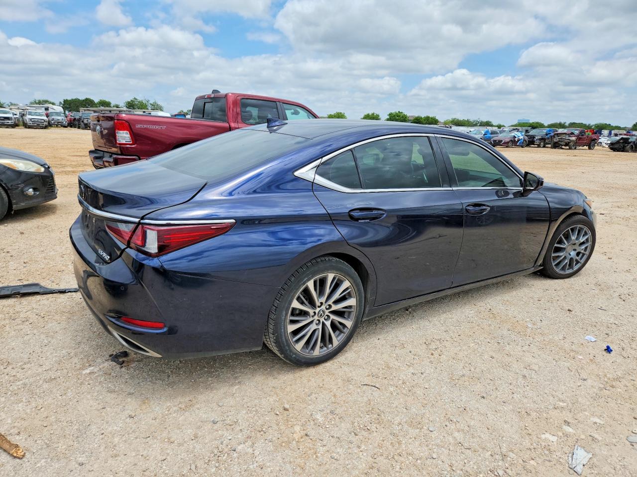LEXUS ES 2019 — 4