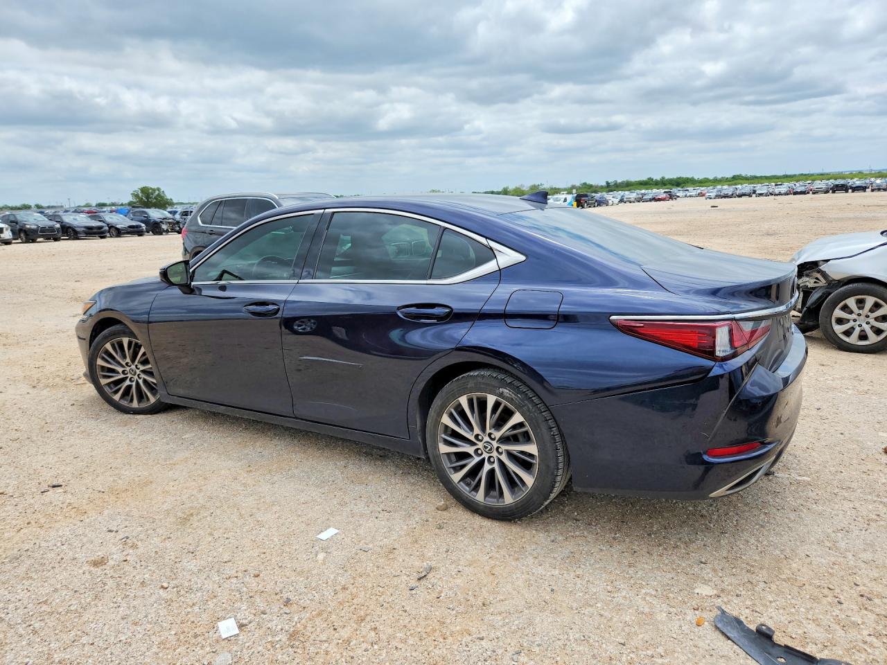 LEXUS ES 2019 — 3