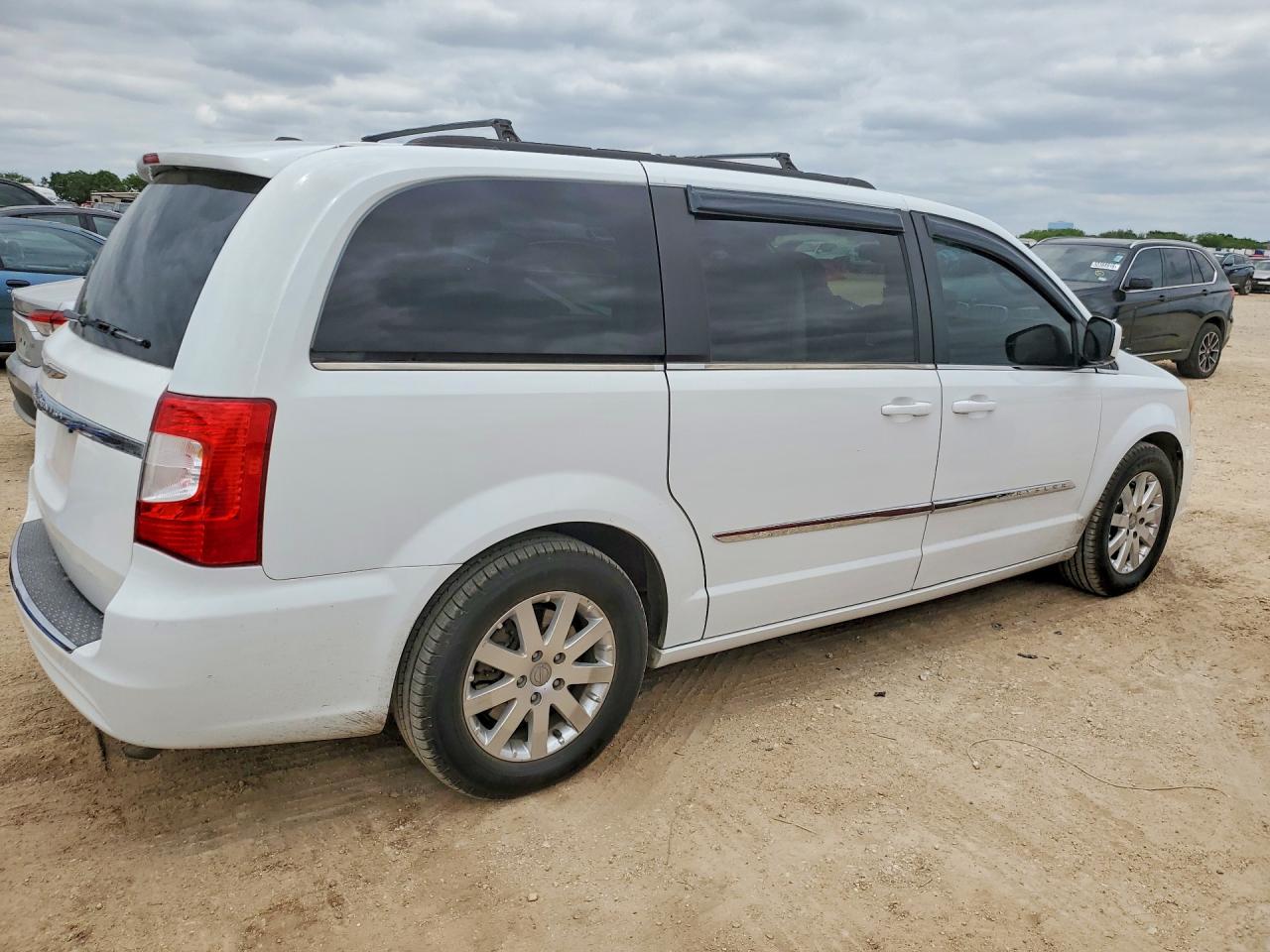 CHRYSLER TOWN & COUNTRY 2016 — 4