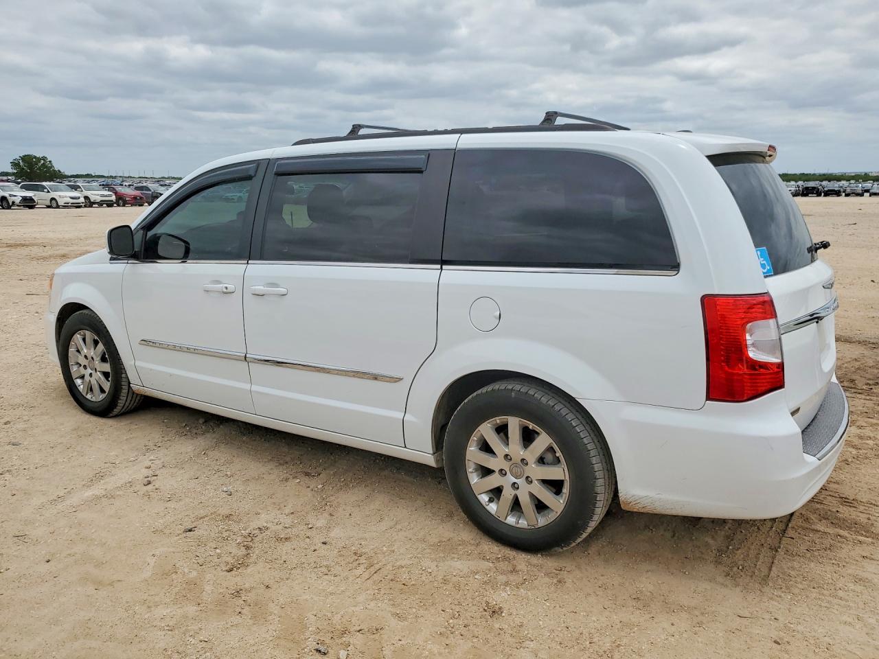 CHRYSLER TOWN & COUNTRY 2016 — 3
