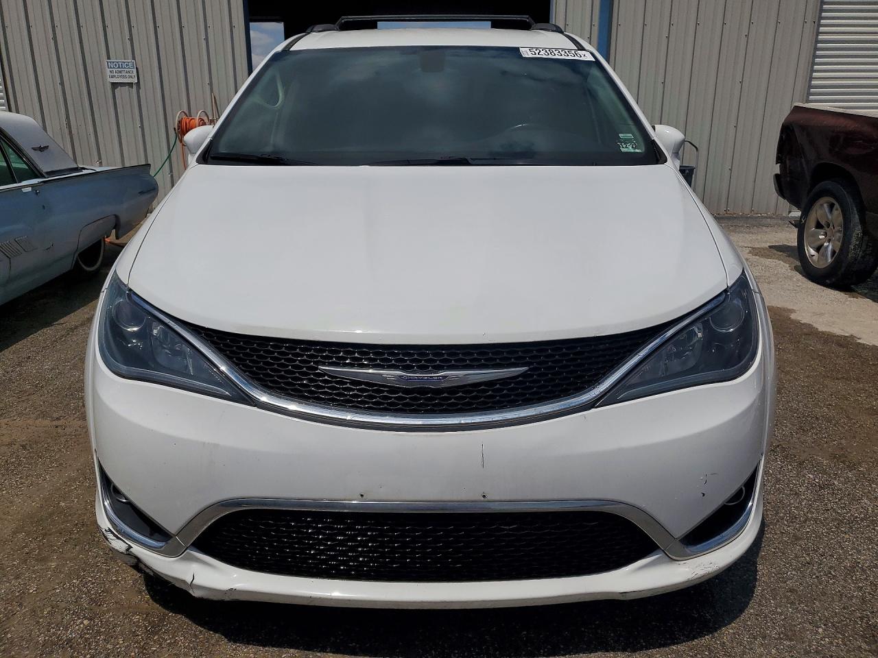 CHRYSLER PACIFICA 2017 — 6