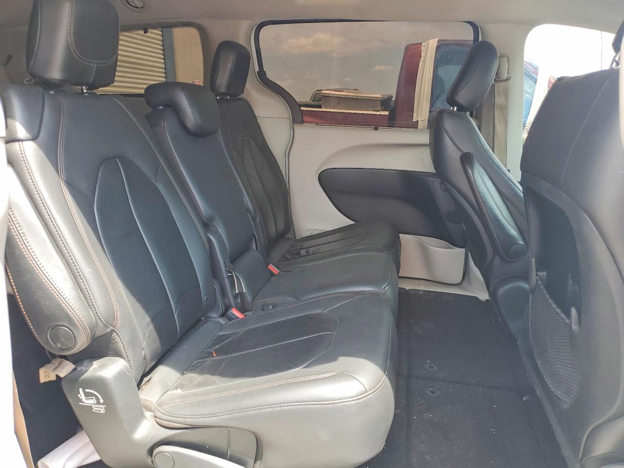 CHRYSLER PACIFICA 2017 — 12