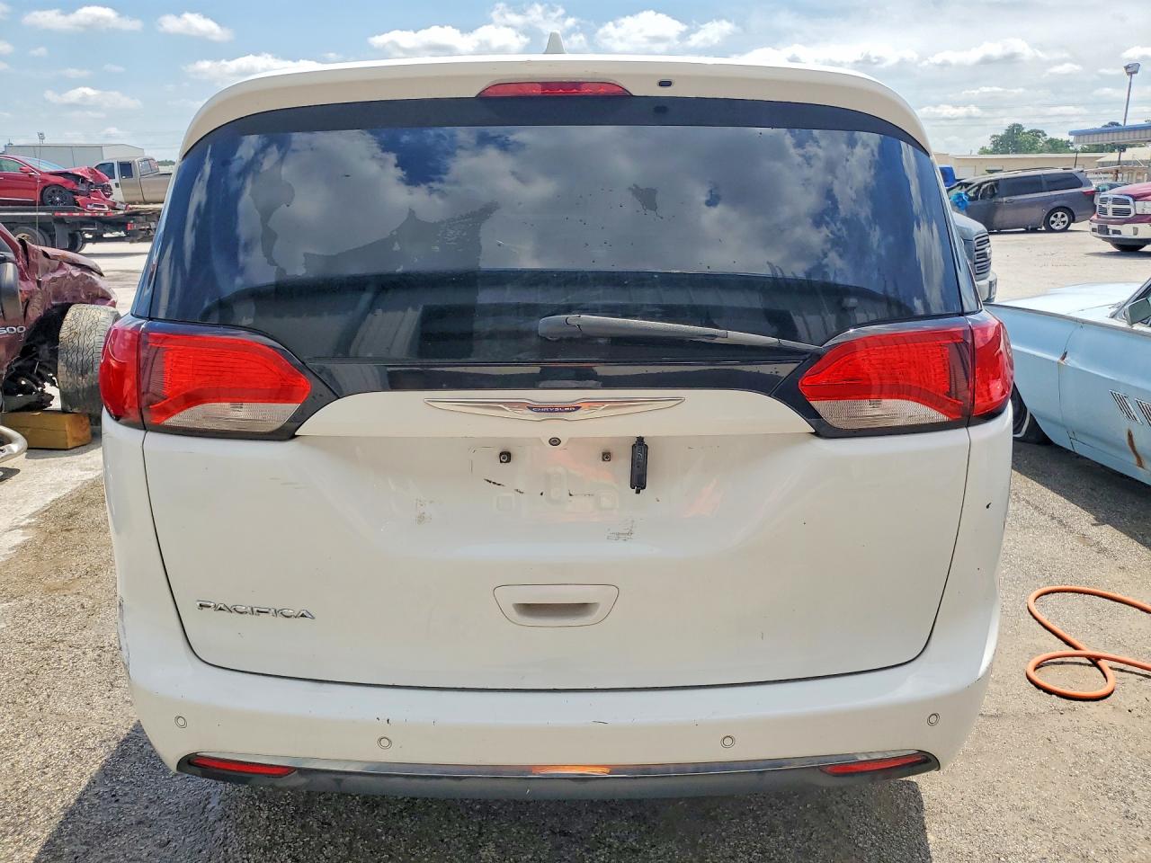CHRYSLER PACIFICA 2017 — 7