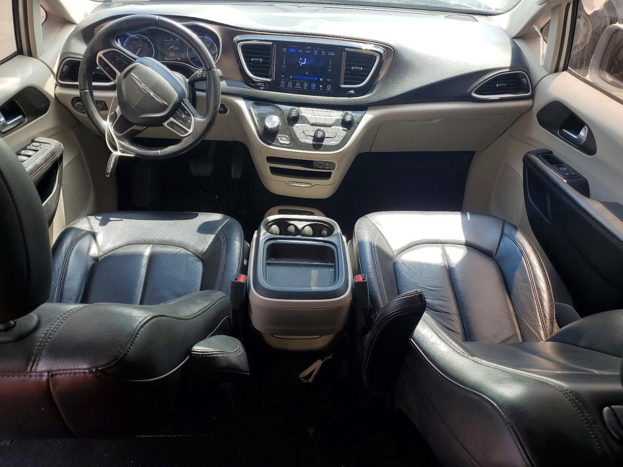 CHRYSLER PACIFICA 2017 — 9