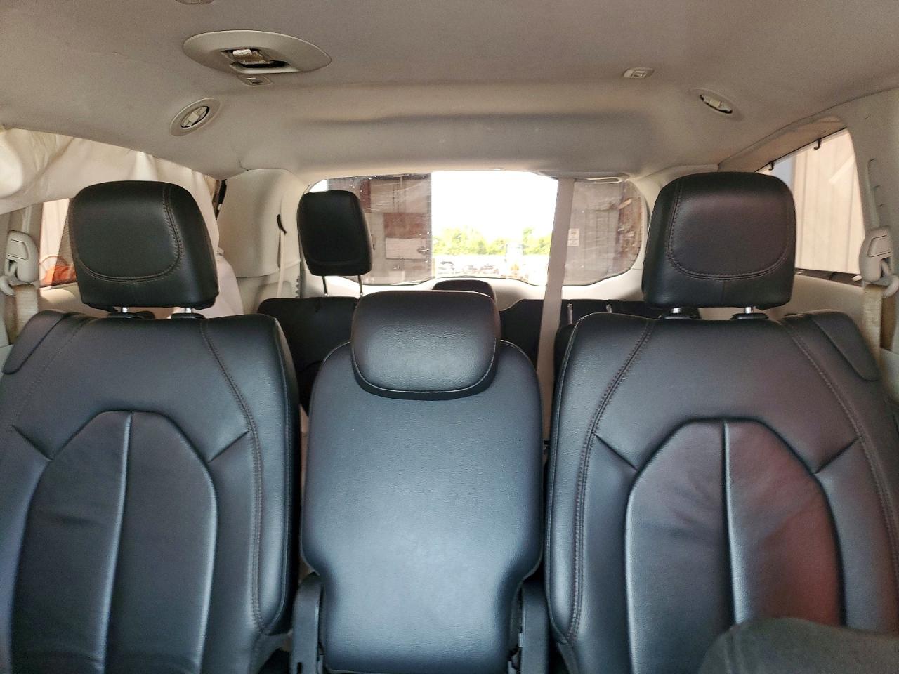 CHRYSLER PACIFICA 2017 — 11