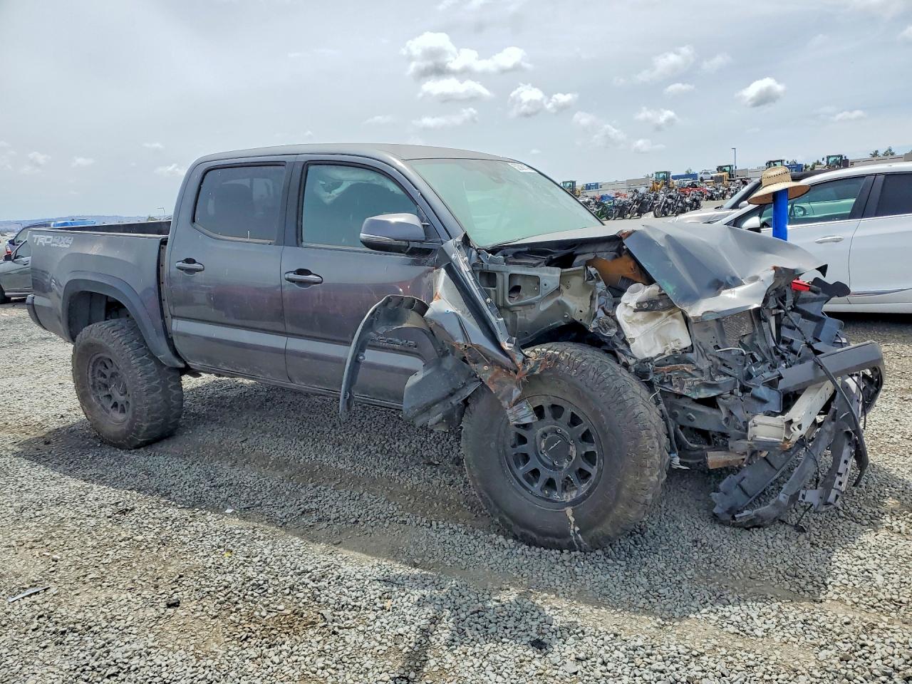 TOYOTA TACOMA 2022 — 5