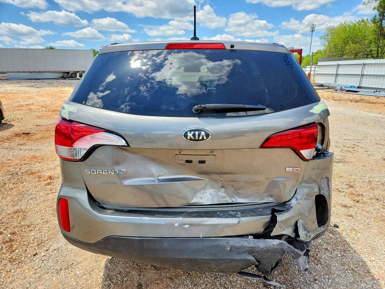 KIA SORENTO 2015 — 7