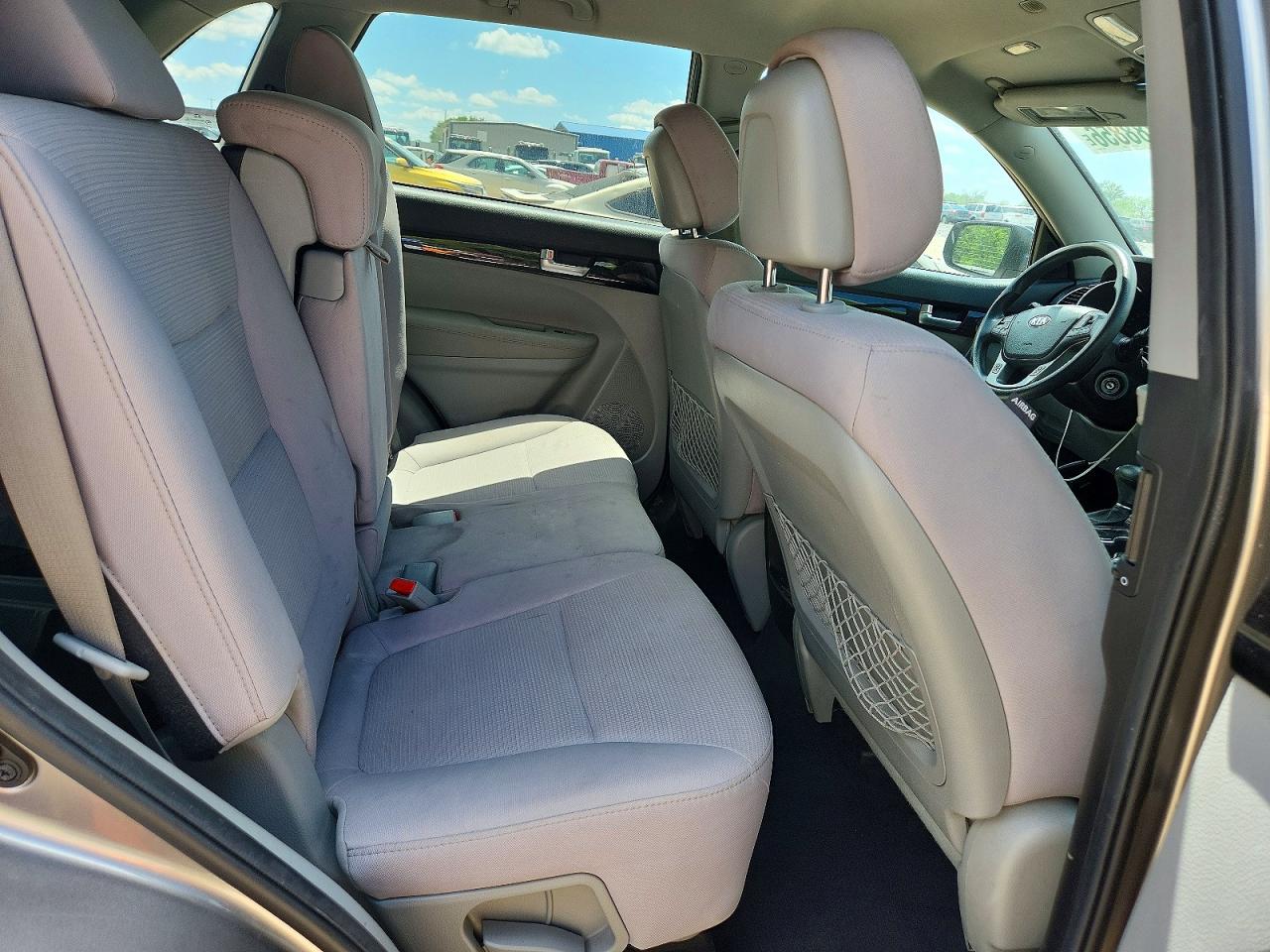 KIA SORENTO 2015 — 11
