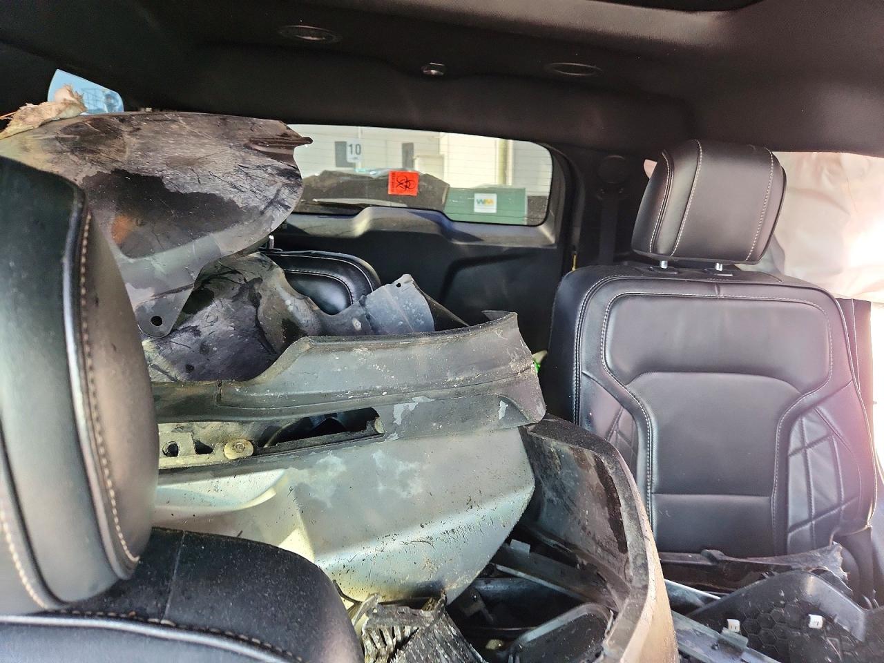 FORD EXPLORER 2016 — 11
