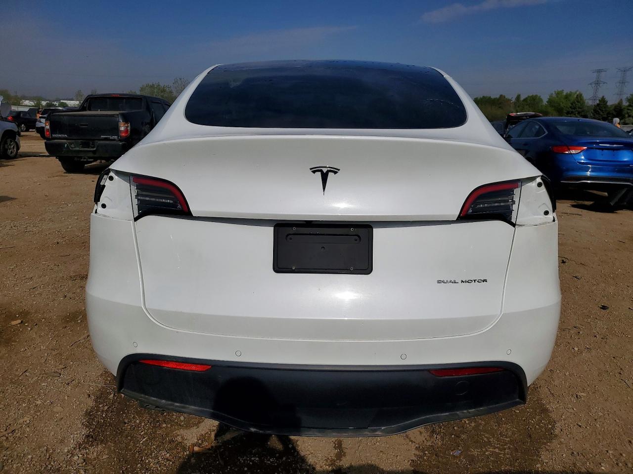 TESLA MODEL Y 2021 — 7