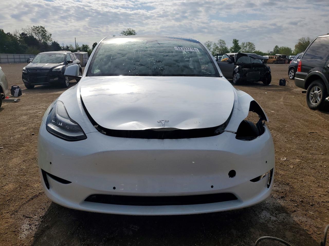 TESLA MODEL Y 2021 — 6