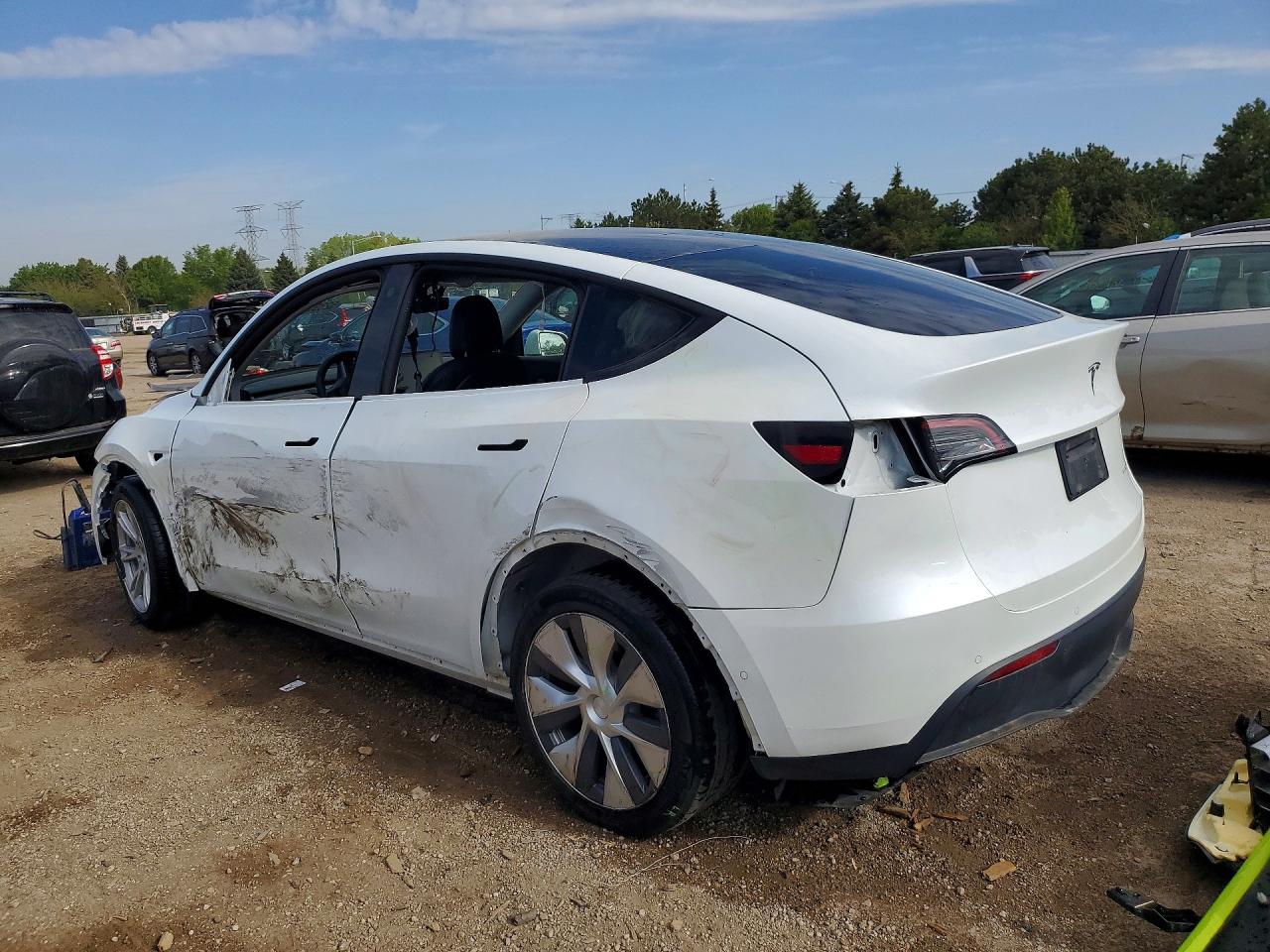 TESLA MODEL Y 2021 — 3