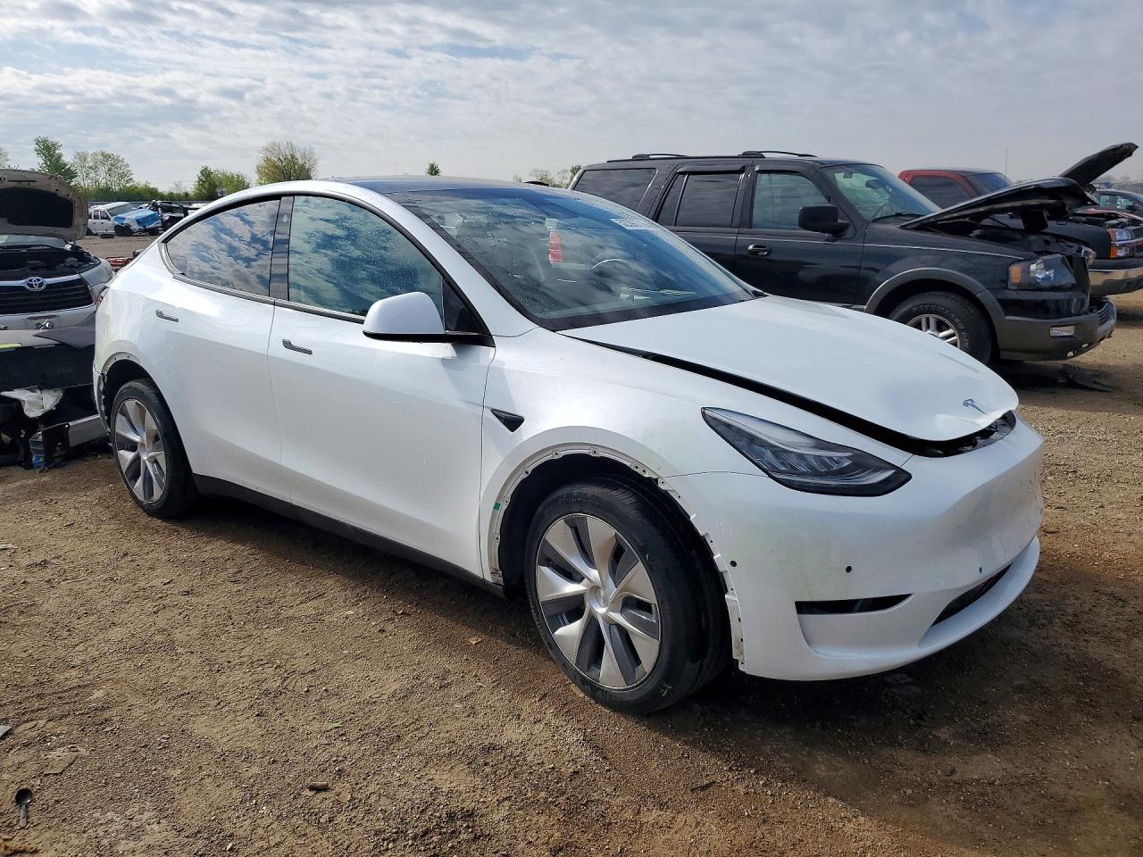 TESLA MODEL Y 2021 — 5