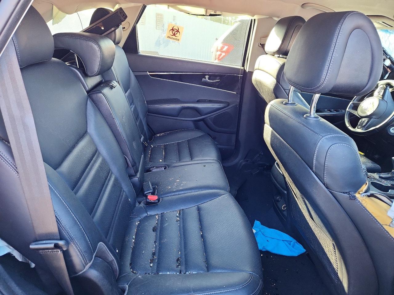KIA SORENTO 2016 — 12
