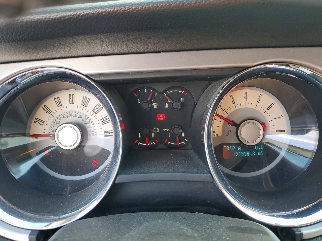 FORD MUSTANG 2011 — 10
