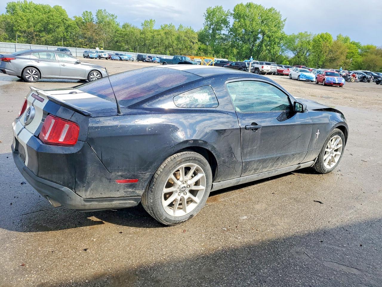 FORD MUSTANG 2011 — 4