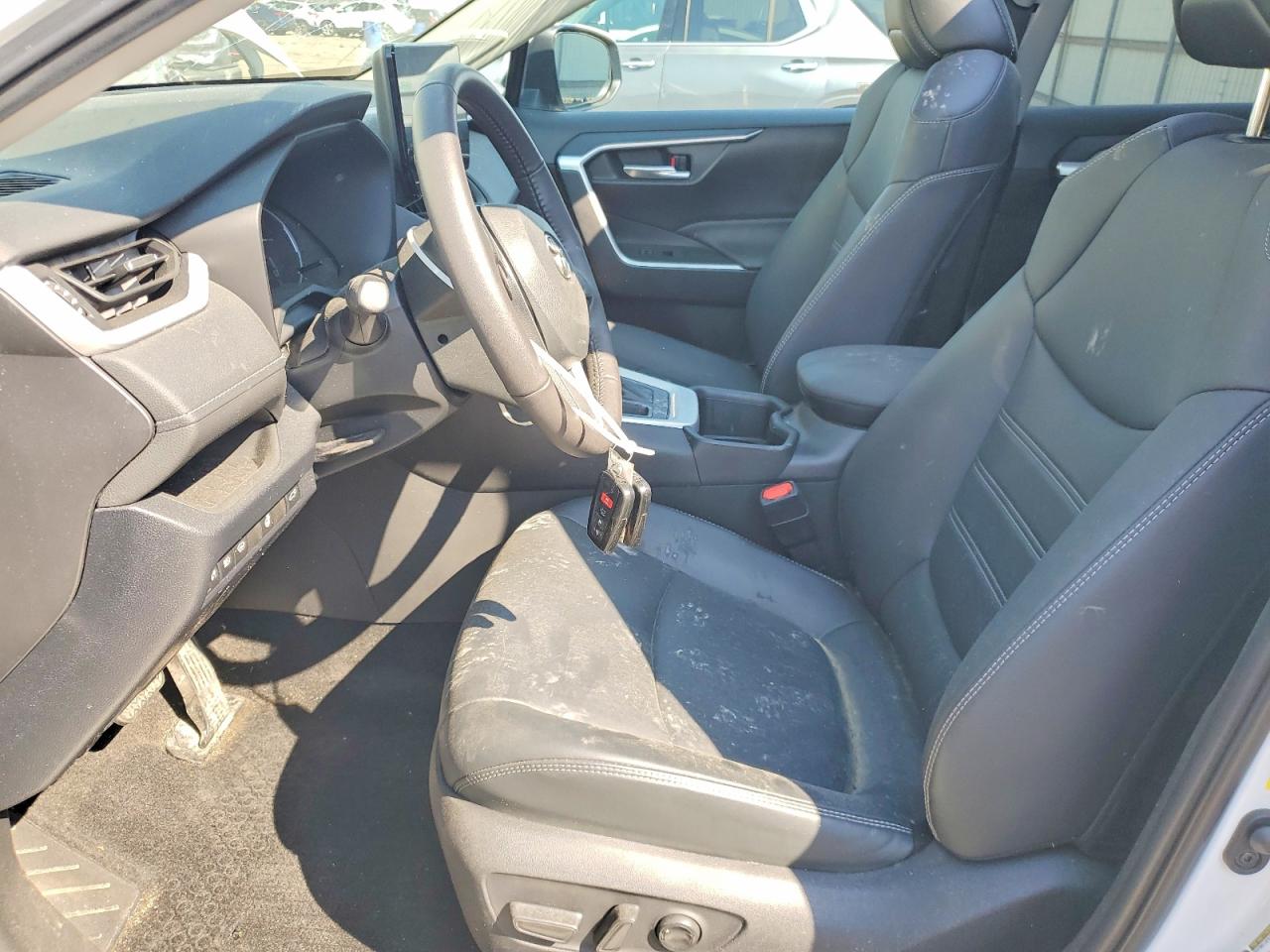 TOYOTA RAV4 2023 — 8