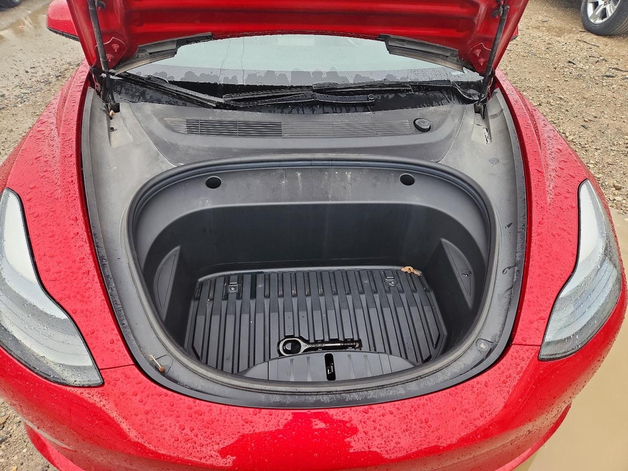 TESLA MODEL 3 2023 — 12
