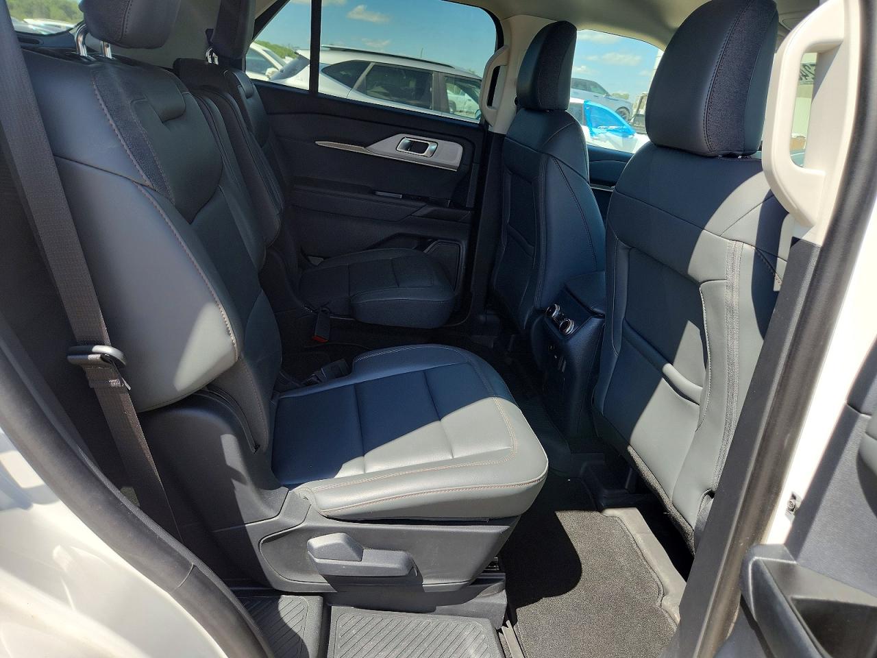 FORD EXPLORER 2025 — 12
