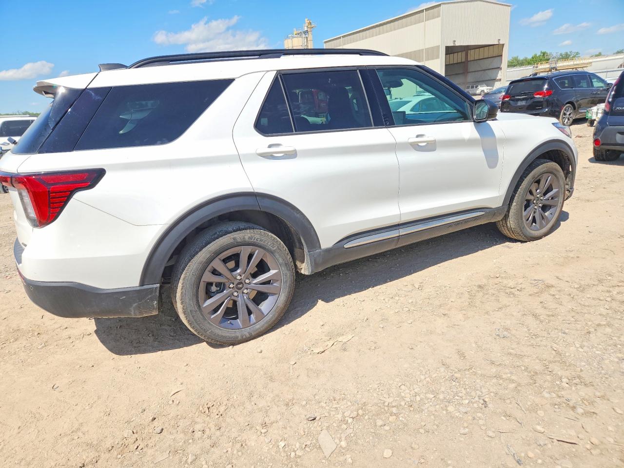FORD EXPLORER 2025 — 4