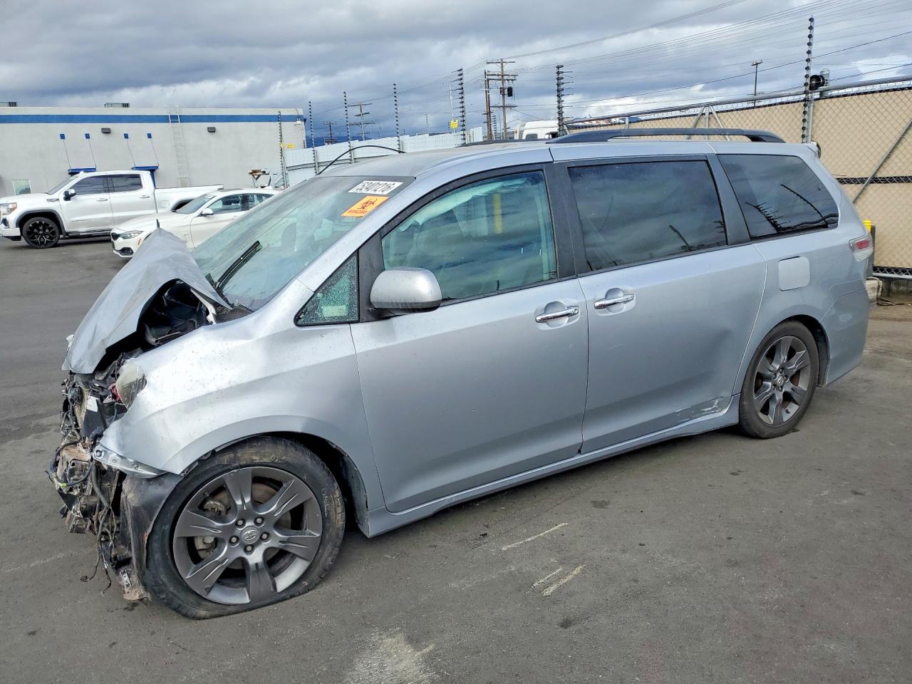 TOYOTA SIENNA 2015 — 2