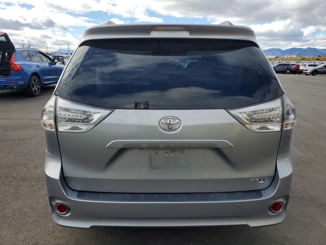 TOYOTA SIENNA 2015 — 7