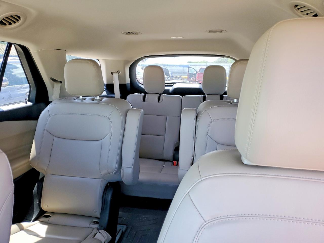FORD EXPLORER 2023 — 11