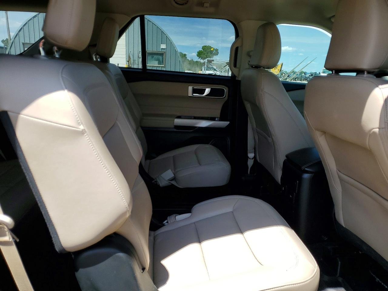 FORD EXPLORER 2023 — 12