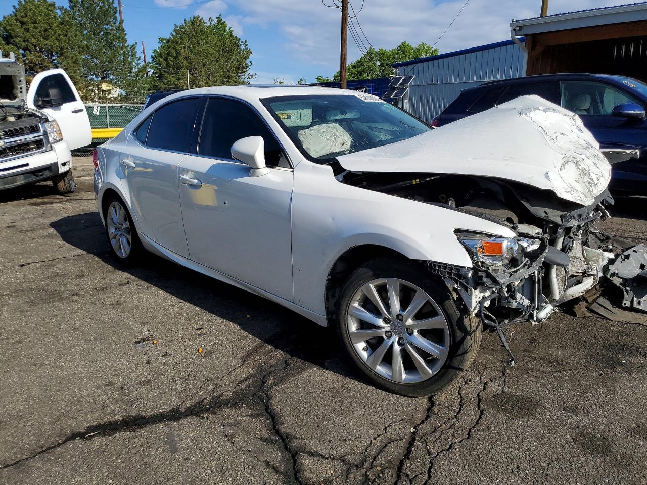 LEXUS IS 2016 — 5