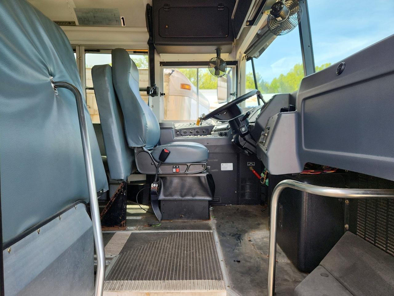 2012 BLUB SCHOOL BUS
