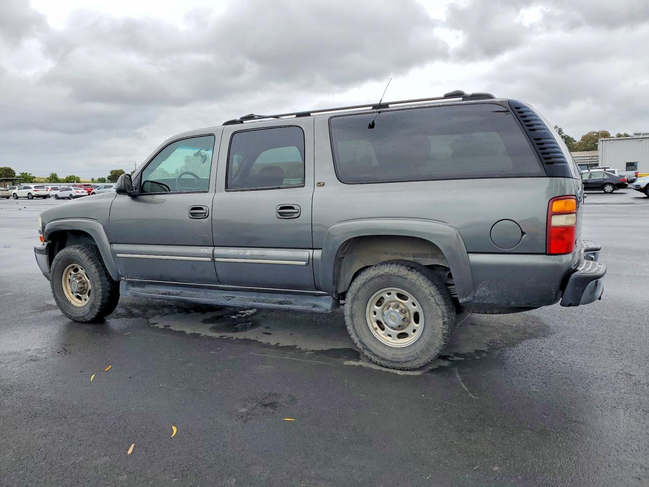 CHEVROLET SUBURBAN 2001 — 3